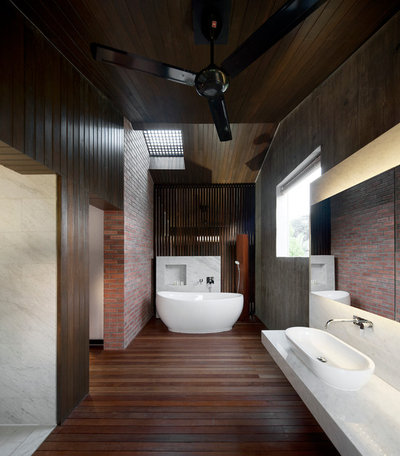 Contemporary Bathroom by ipli Architects