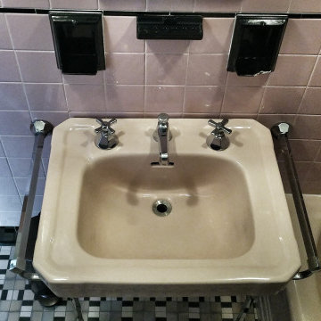 1935 Colonial Bath