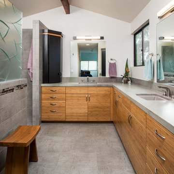 2015 NBKA Award Winning Large Bathroom