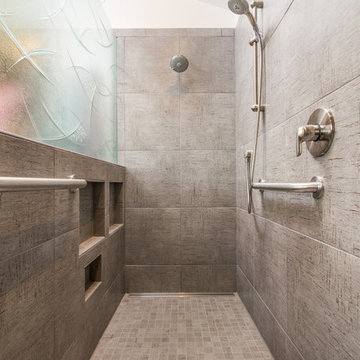 2015 NBKA Award Winning Large Bathroom