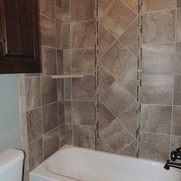 2233 W. Beaver Point Drive; Shower/Tub Combo