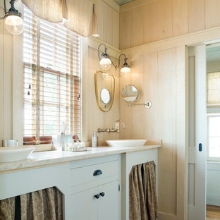 Immagine di una stanza da bagno shabby-chic style con lavabo a bacinella
