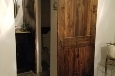 This is an example of a rustic bathroom in Miami.