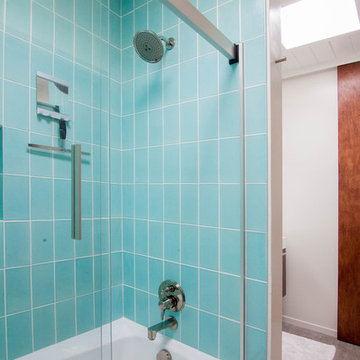 4x8 Aqua Tile Bathroom