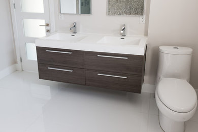 Inspiration for a large modern bathroom remodel in Toronto