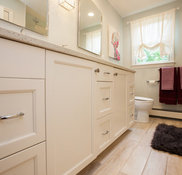 https://st.hzcdn.com/fimgs/pictures/bathrooms/a-bright-hall-bath-hanover-ma-transitions-kitchens-and-baths-img~eeb107d50b49ddf2_3289-1-216c7d7-w182-h175-b0-p0.jpg