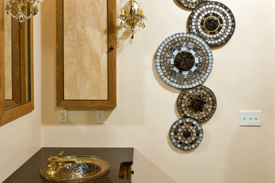 Foto de cuarto de baño bohemio de tamaño medio con baldosas y/o azulejos multicolor, baldosas y/o azulejos en mosaico, paredes beige, suelo de travertino y encimera de acrílico