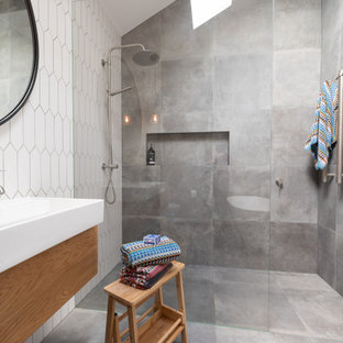 Photo of a contemporary bathroom in Melbourne.