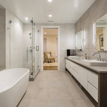 A luxe master bath with all the fixings.