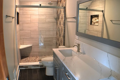 Example of a mid-sized arts and crafts bathroom design in Chicago