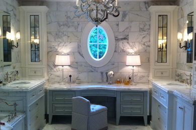 Example of a classic bathroom design in Louisville