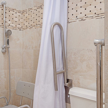 Accessible Bath in Carlsbad Poinsettia