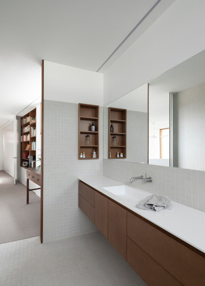 Contemporary Bathroom by Yarrabank Builders