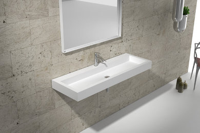 Ejemplo de cuarto de baño principal y rectangular contemporáneo pequeño con paredes beige, lavabo suspendido, encimera de acrílico, suelo blanco y encimeras blancas