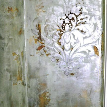 Aged Silk Master Bathroom Walls
