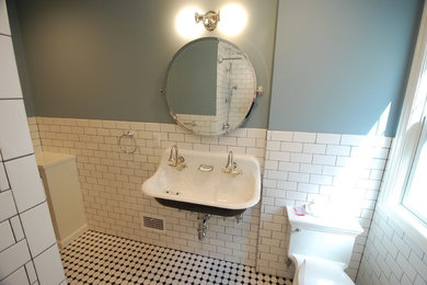 Example of a farmhouse bathroom design in Portland