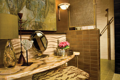 シカゴにあるコンテンポラリースタイルのおしゃれな浴室 (ベージュのタイル) の写真