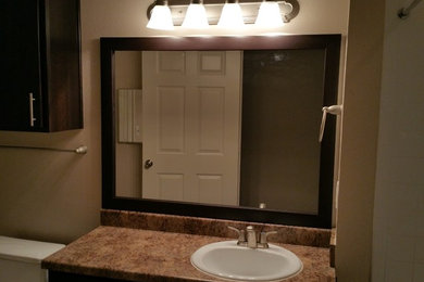 Photo of a modern bathroom in Houston.