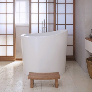Small asian master japanese bathtub photo in Miami