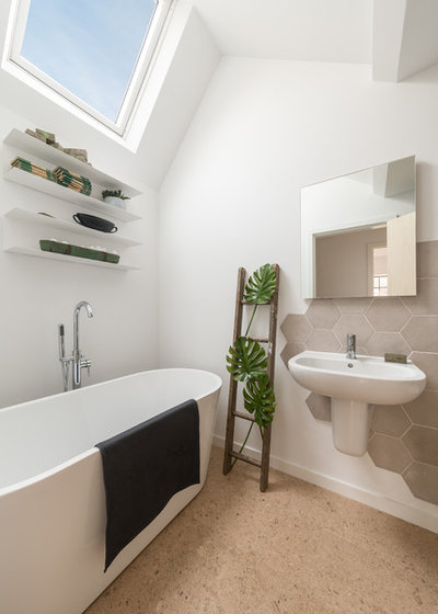 コンテンポラリー 浴室 by Design Storey