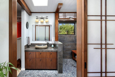 サンフランシスコにあるアジアンスタイルのおしゃれな浴室の写真