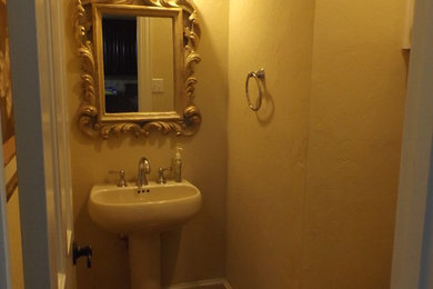 マイアミにあるアジアンスタイルのおしゃれな浴室の写真