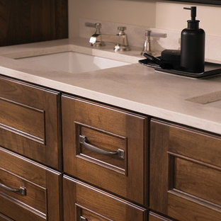 Immagine di una stanza da bagno padronale chic di medie dimensioni con consolle stile comò, ante in legno scuro, piastrelle beige, pareti beige, pavimento in sughero, lavabo sottopiano, top in superficie solida, pavimento marrone e top beige