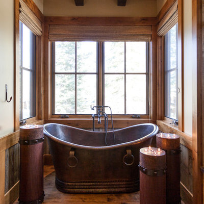 Mountain style medium tone wood floor freestanding bathtub photo in Sacramento