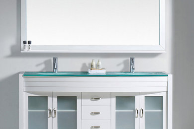 Diseño de cuarto de baño principal contemporáneo grande con puertas de armario blancas, lavabo integrado, encimera de vidrio y encimeras turquesas