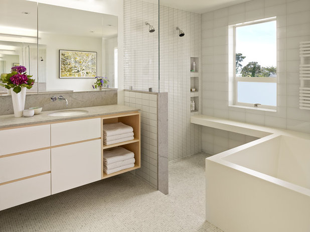 コンテンポラリー 浴室 by Hulburd Design