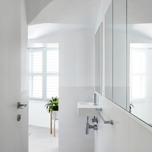 Design ideas for a contemporary bathroom in Sydney.