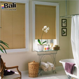 Example of a classic bathroom design in Houston