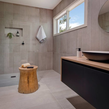 Balwyn - Maiin bathroom warmed by timber
