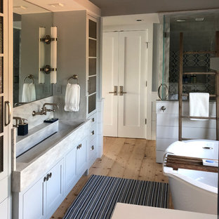 75+ Bäder mit farbigen Fliesen und Beton-Waschbecken/Waschtisch Ideen