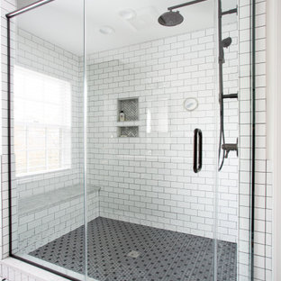 75+ Bäder mit Marmor-Waschbecken/Waschtisch und vertäfelten Wänden