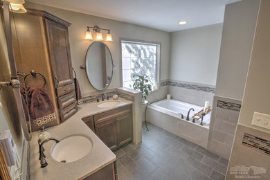 ニューアークにあるトラディショナルスタイルのおしゃれな浴室の写真