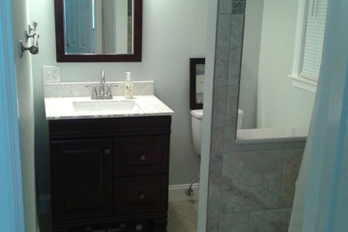 ニューヨークにあるお手頃価格のトランジショナルスタイルのおしゃれな浴室の写真