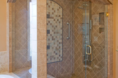 カンザスシティにある地中海スタイルのおしゃれな浴室の写真