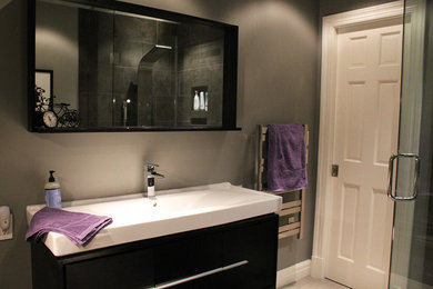 Bathroom - mid-sized contemporary kids' bathroom idea in Other