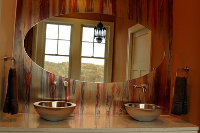 グランドラピッズにあるエクレクティックスタイルのおしゃれな浴室の写真