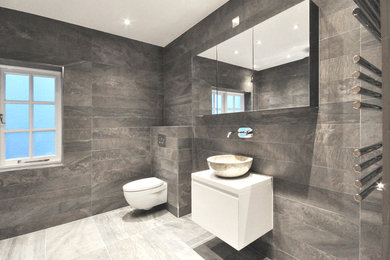 Inspiration for a medium sized contemporary bathroom in London.