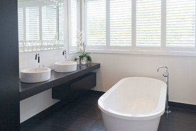 Example of a trendy bathroom design in Auckland