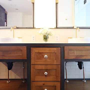 Bathroom 906