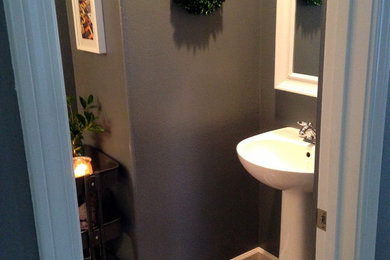 サクラメントにある低価格の小さなトランジショナルスタイルのおしゃれな浴室の写真
