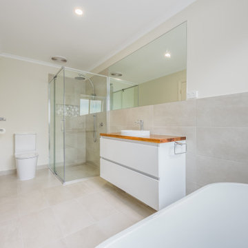 Bathroom & En-suite