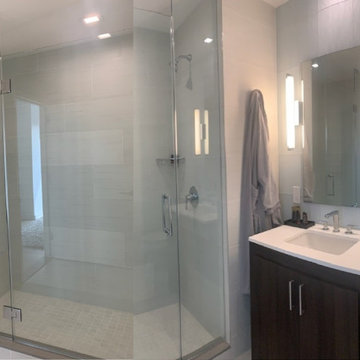 Bathroom and SIDLER Mirrored Cabinet in The Modern, Fort Lee, New Jersey