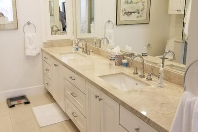 Bathroom photo in Houston