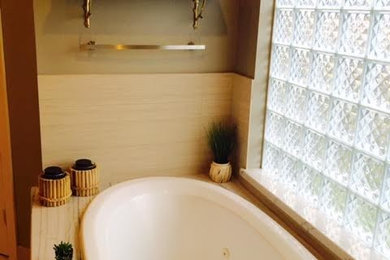 Mittelgroßes Maritimes Badezimmer En Suite mit beiger Wandfarbe in Houston