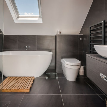 Bathroom - Black marble tiles