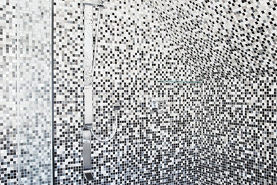 ウェリントンにあるコンテンポラリースタイルのおしゃれな浴室の写真